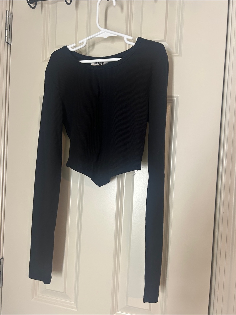 Black Long-Sleeve Cropped Ribbed Top